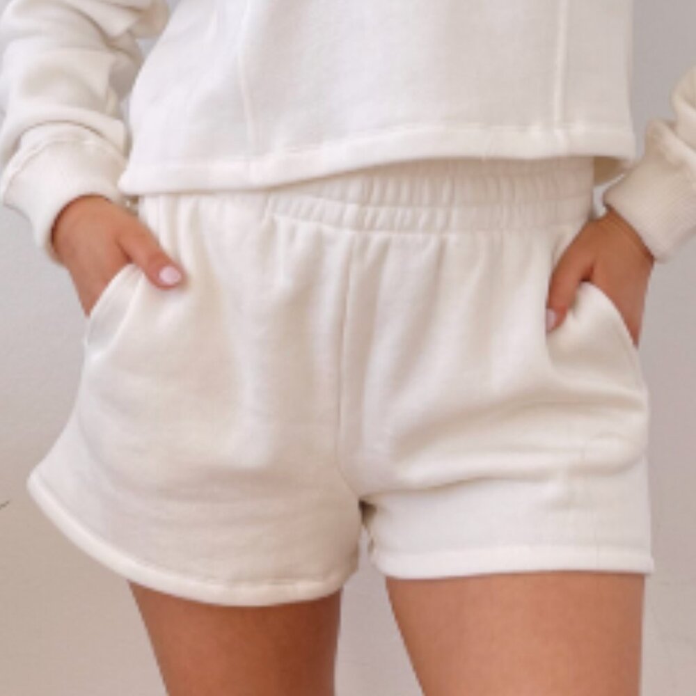 Z SUPPLY FLEECE SHORTS, SIZE MEDIUM IN CREAM